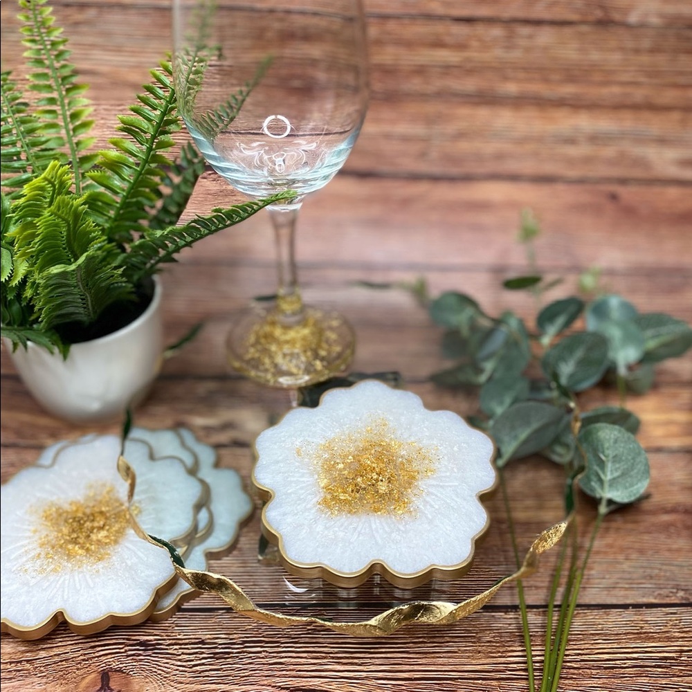 White | Gold Flower Coasters - Set of 4 - Picture 4 of 14